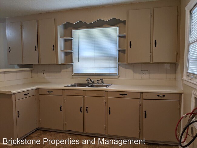 Building Photo - 3 br, 1 bath House - 9400 East WT Harris Blvd