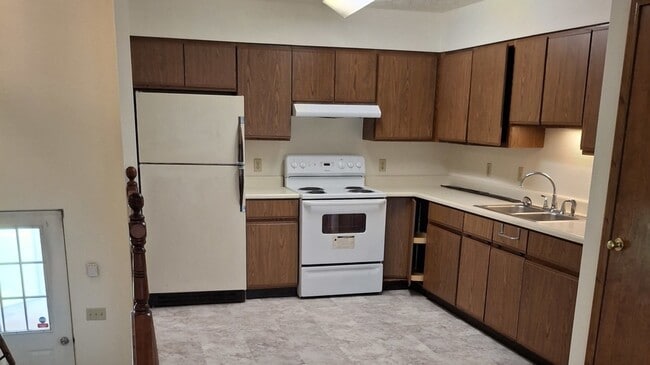Building Photo - 643 Ziegler Dr