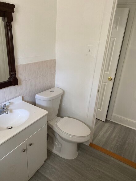 Building Photo - 463 S 10th Ave