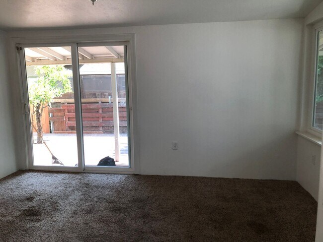 Building Photo - Enjoy The River Breeze On The Front Porch