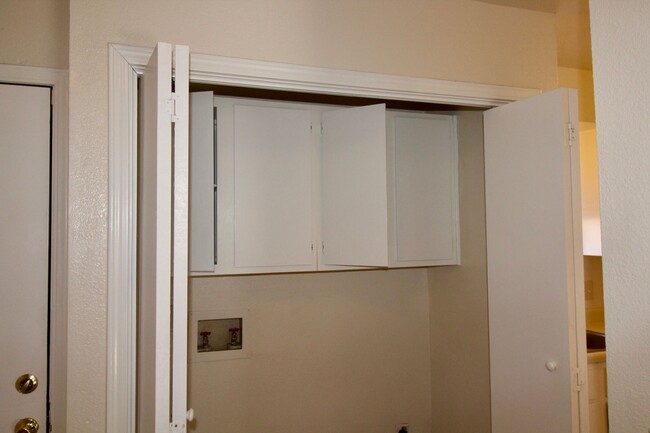 Building Photo - 2336 Heatherfield