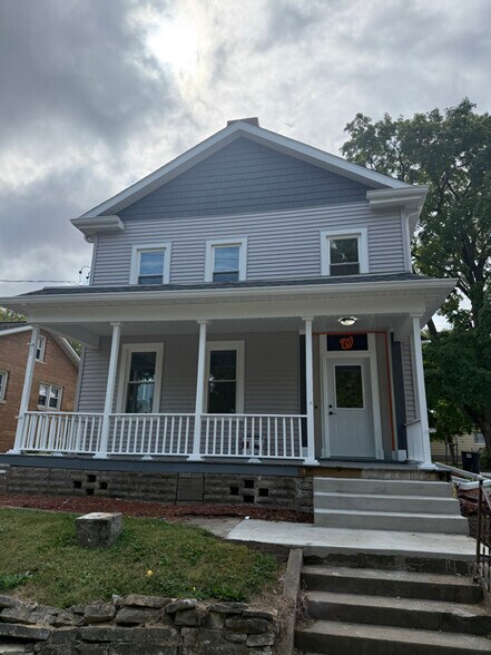 Primary Photo - 104 E Jefferson St
