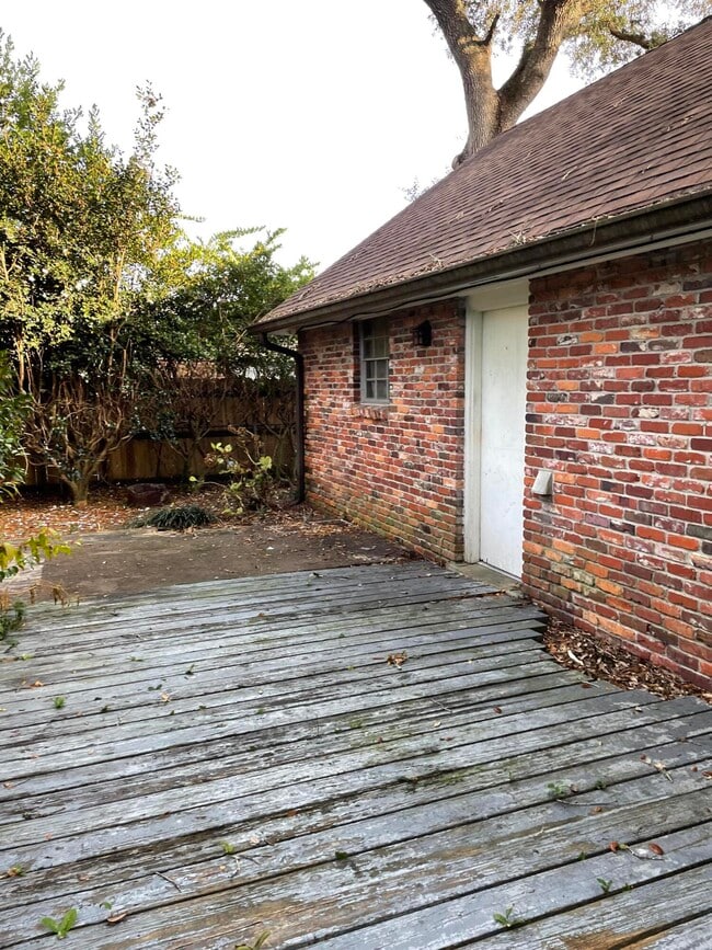 Building Photo - 733 Bradford Dr