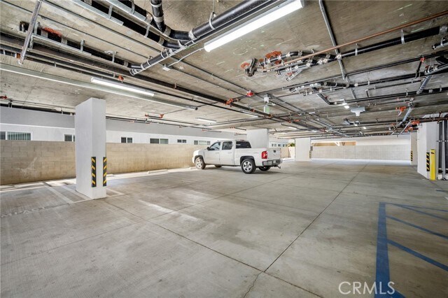 Building Photo - 10657 Moorpark St