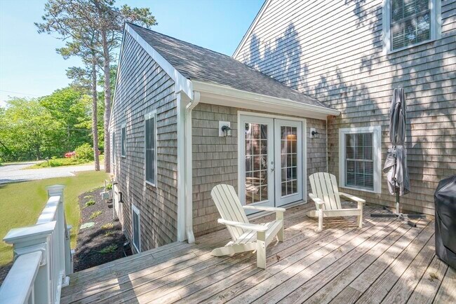 Building Photo - 28 Seminole Dr