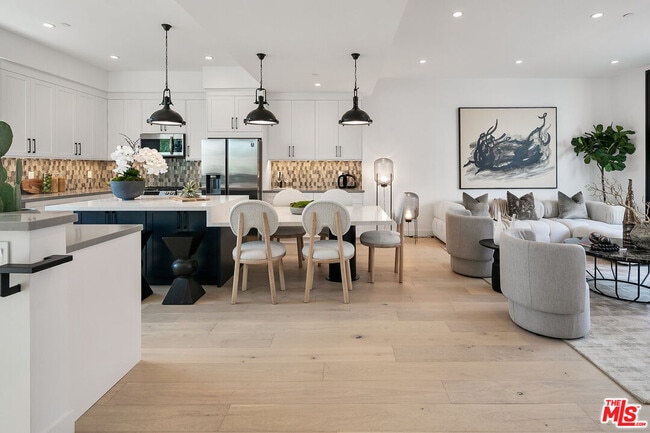 Building Photo - 5164 W Mid City Ct