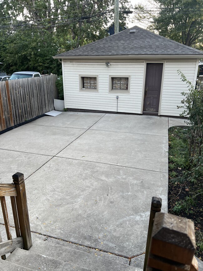 Building Photo - 9757 S Ave M