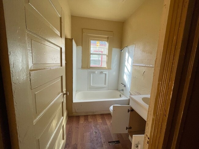 Building Photo - 2816 Milton St