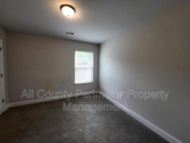 Building Photo - 5690 Deer Trail Ct