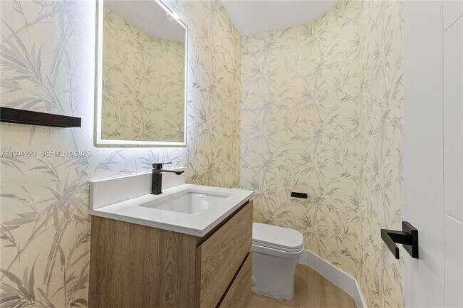 Building Photo - 16859 Crestview Ln