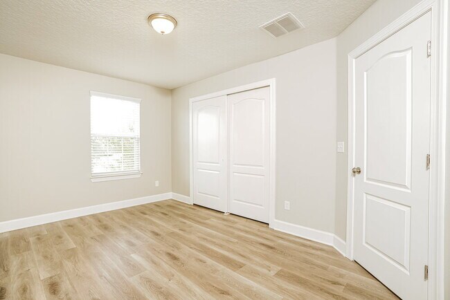 Building Photo - 4391 Song Sparrow Dr