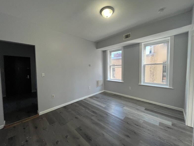 Building Photo - 123 Wade St