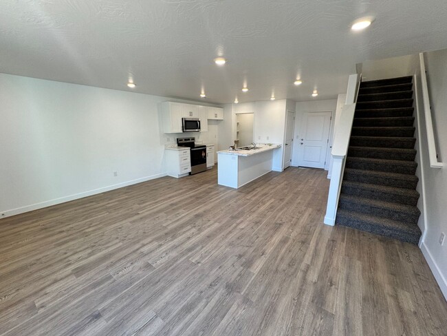 Building Photo - Reduced security deposit!!  Brand New Long Valley Town home!!