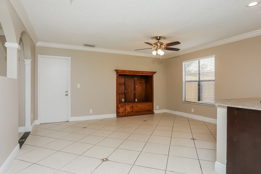 Building Photo - 11235 NW 43rd Pl