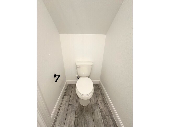 Building Photo - 7710 Darnay Dr