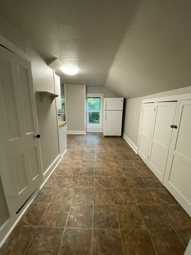 Building Photo - 1229 School Ave