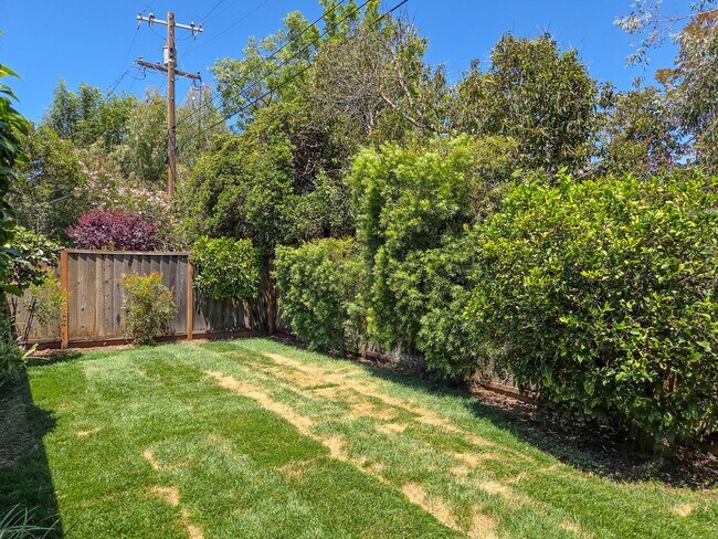 Building Photo - Beautifully Renovated Duplex Across from Blossom Hill Park