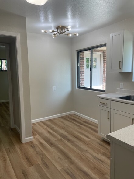 Kitchen - 240 Chestnut Ave