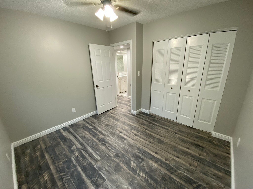 Building Photo - 9057 W Swan Cir