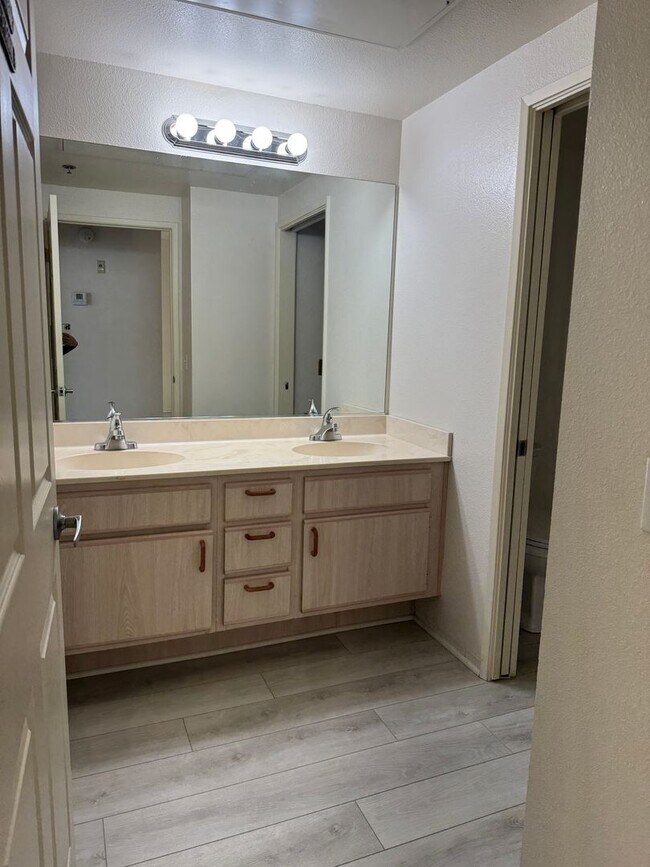Building Photo - 1 bedroom 1 ba in Mission Valley, Availabl...