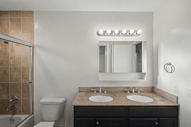 Building Photo - 5789 Woodland Point Dr