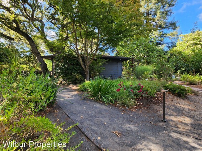 Building Photo - 1 br, 1 bath House - 73A Parkwood Dr.
