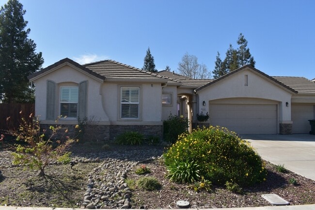 Building Photo - 2261 Pillsbury Rd