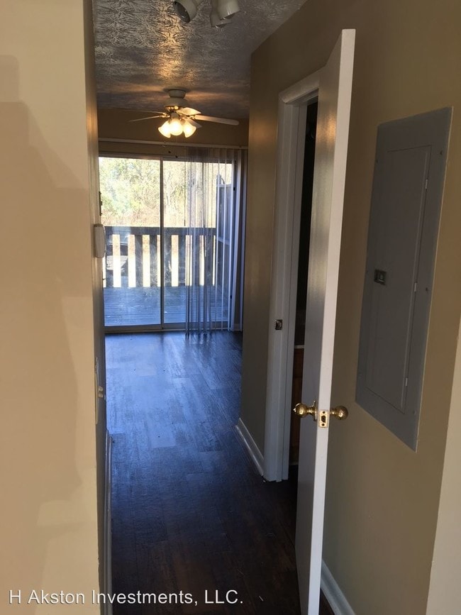 Interior Photo - Lakeland Hills