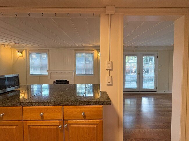 Building Photo - Charming 1BR Cottage with Private Patio