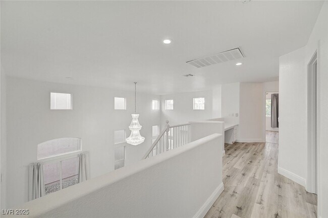 Building Photo - 9893 Canyon Peak Dr