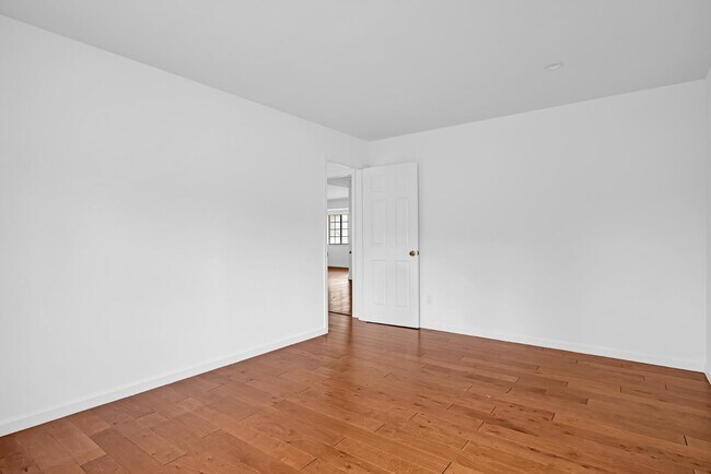 Building Photo - 100 Lippizan Dr