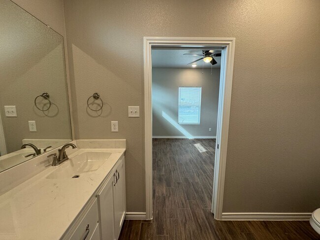 Building Photo - 5403 Rose Gdn Lp