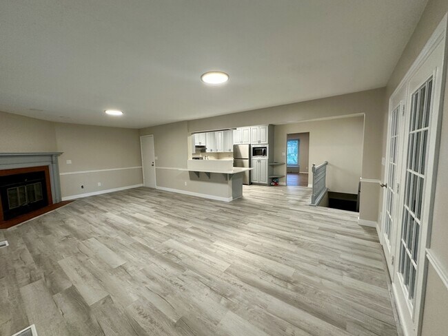 Building Photo - 2129 Creek Way