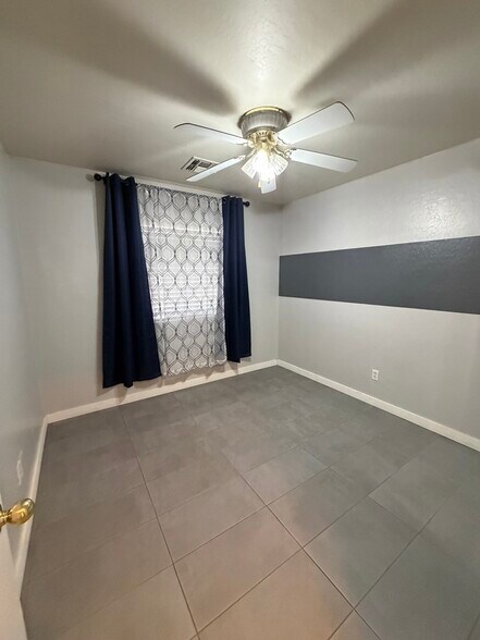 Building Photo - 5515 S 15th Way
