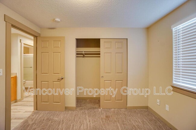 Building Photo - 1906 NE 151st Cir