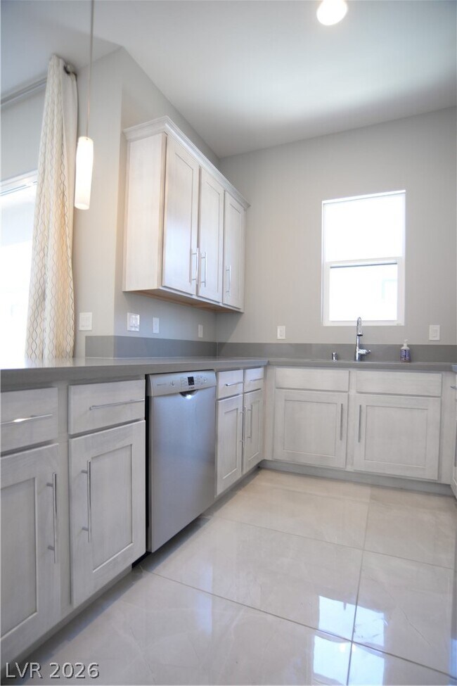 Building Photo - 8477 Wolf Mountain Ct