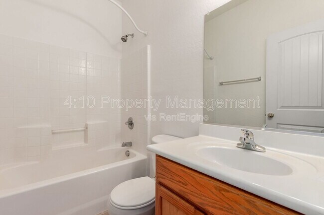 Building Photo - 2644 E Chester Dr