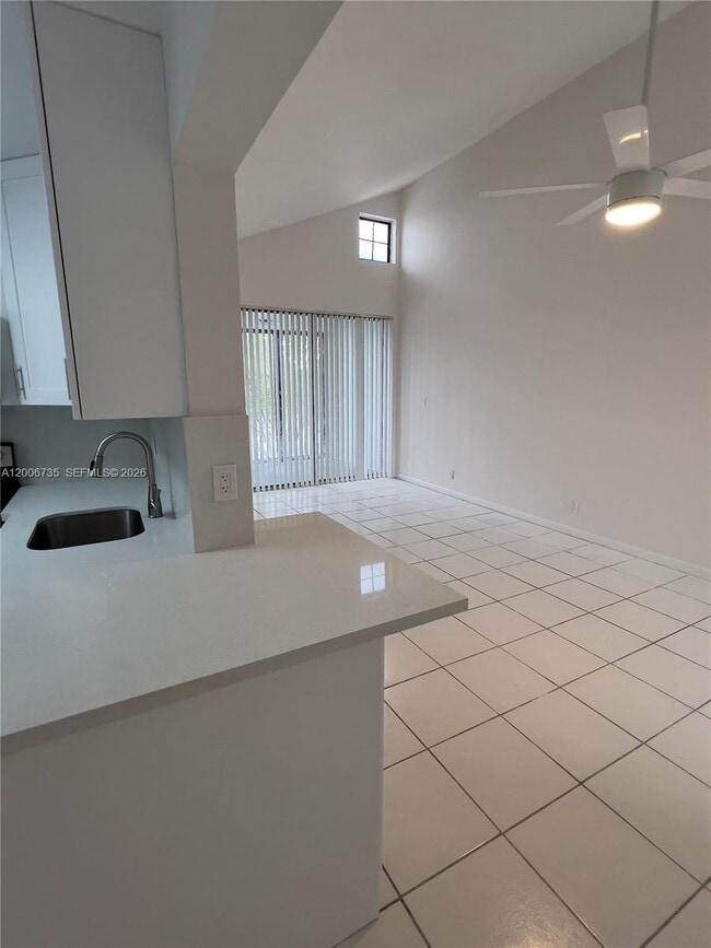 Building Photo - 216 Lake Pointe Dr