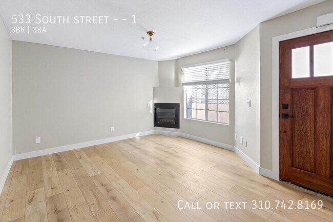 Building Photo - 533 South St