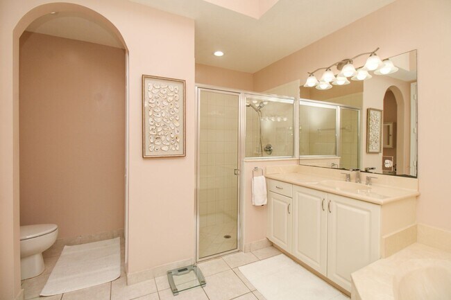 Building Photo - 1355 Mariposa Cir