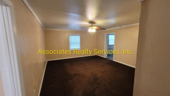 Building Photo - 4 BR, 2 BA  LOOK!!!!   ITS A STEAL!