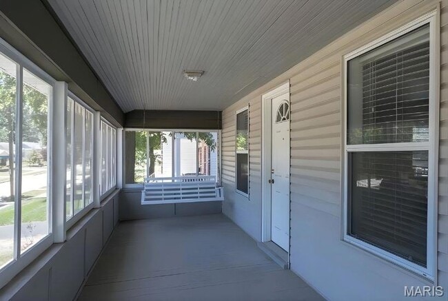 Building Photo - 329 Rose Ln