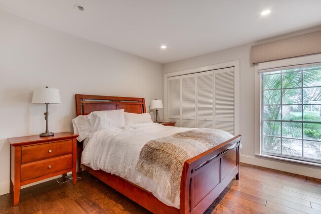 Building Photo - 2312 Las Casitas Dr