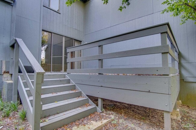 Building Photo - 18 Hillbrook Way