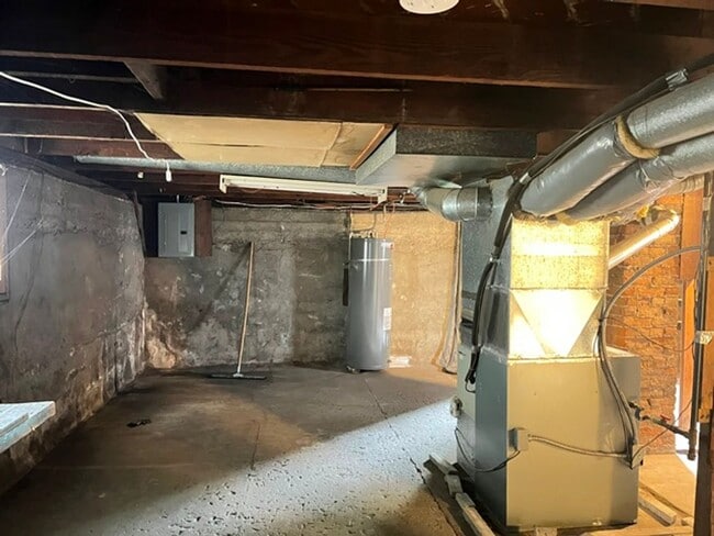 Building Photo - 2Bd/1Ba Single Story House w/ Basement - A...