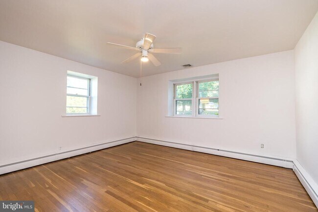 Building Photo - 932 Croton Rd