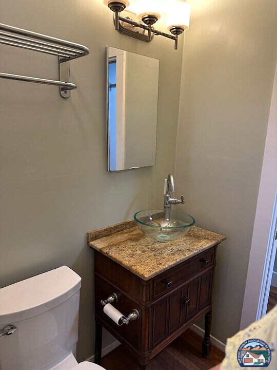 Building Photo - 1075 Hayes Ave