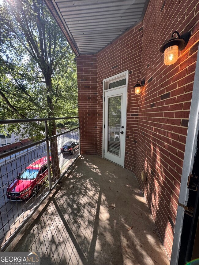 Building Photo - 250 Martha Dr