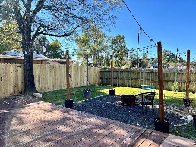 Building Photo - 3311 Crestmeadow Dr