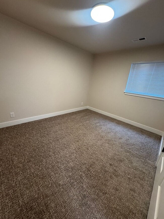 Building Photo - Beautiful Cottonwood Heights Duplex!